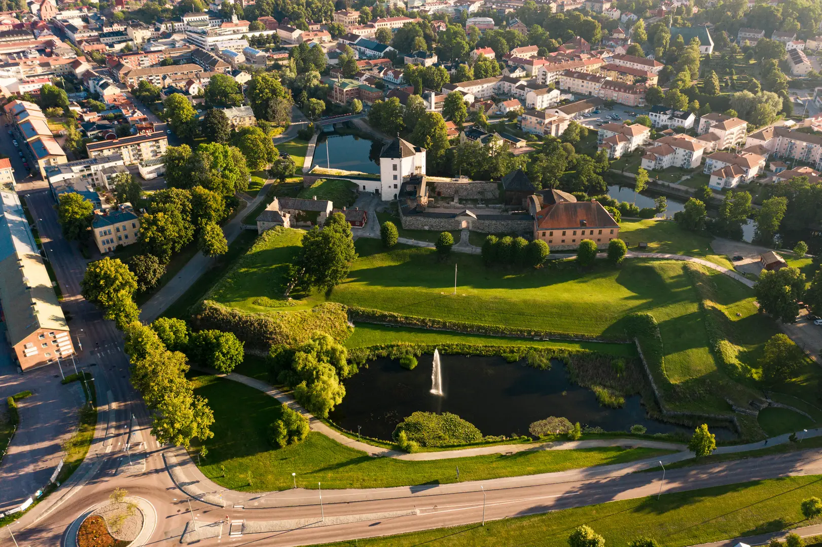Vy över Hudiksvall, där vi arbetar med ventilation i bostäder och fastigheter